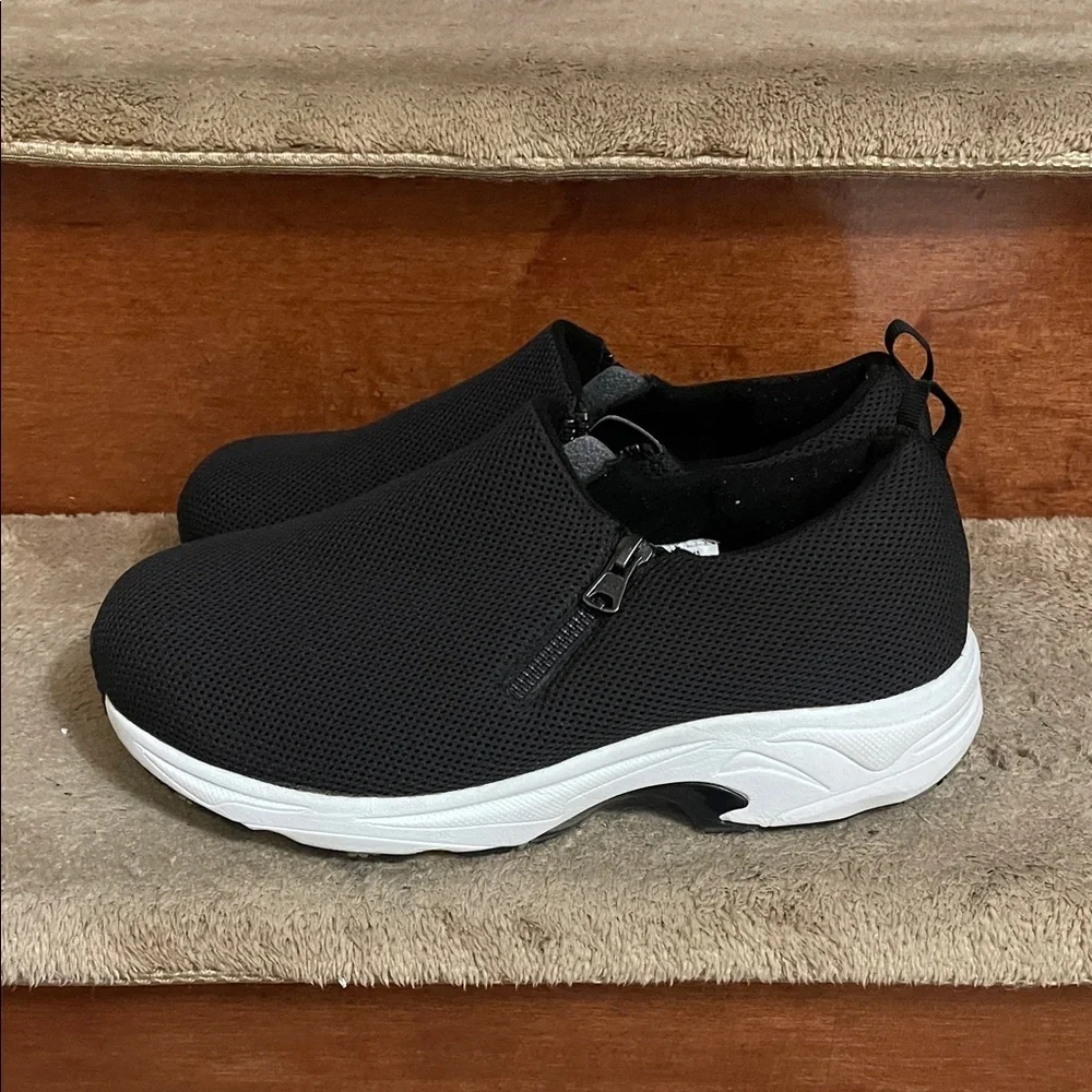 DREW Black Mesh Slip-On Sneakers with White Soles Size 9.5 Like New Condition